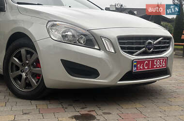 Универсал Volvo V60 2012 в 