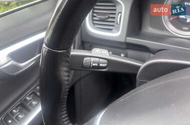 Универсал Volvo V60 2012 в 