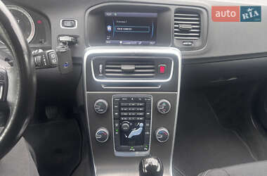 Универсал Volvo V60 2012 в 