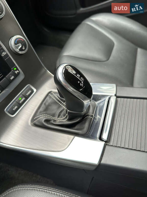 Универсал Volvo V60 2014 в Черновцах