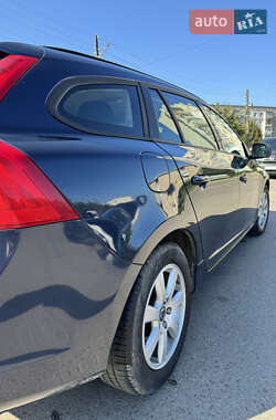 Универсал Volvo V60 2012 в 