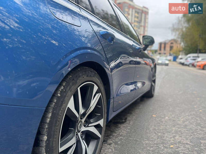 Універсал Volvo V60 2020 в Тернополі