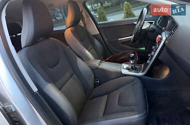 Универсал Volvo V60 2011 в 