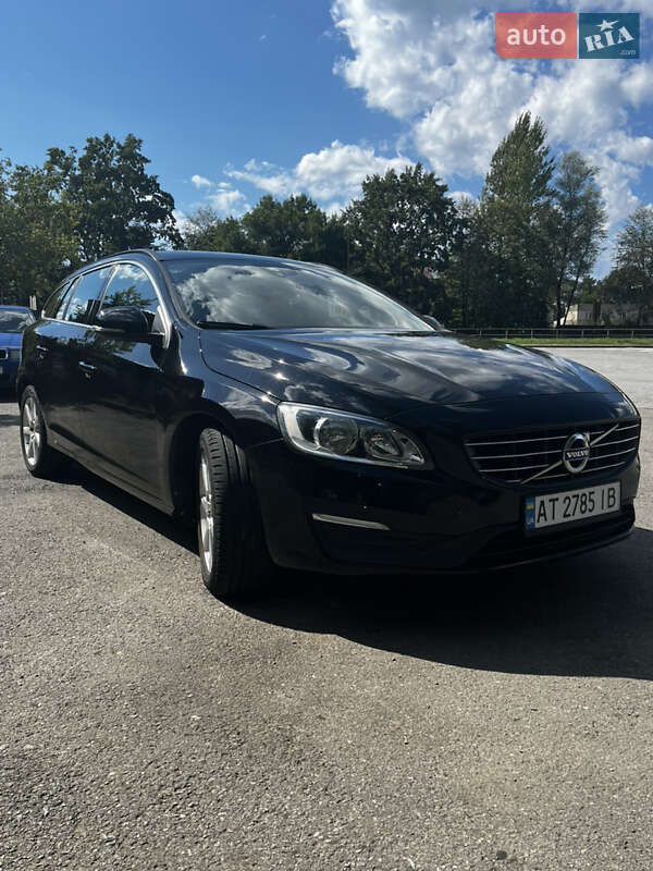 Універсал Volvo V60 2015 в  фото Універсал Volvo V60 2015 в