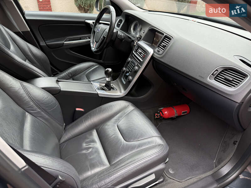 Универсал Volvo V60 2012 в Стрые фото 79 Универсал Volvo V60 2012 в Стрые