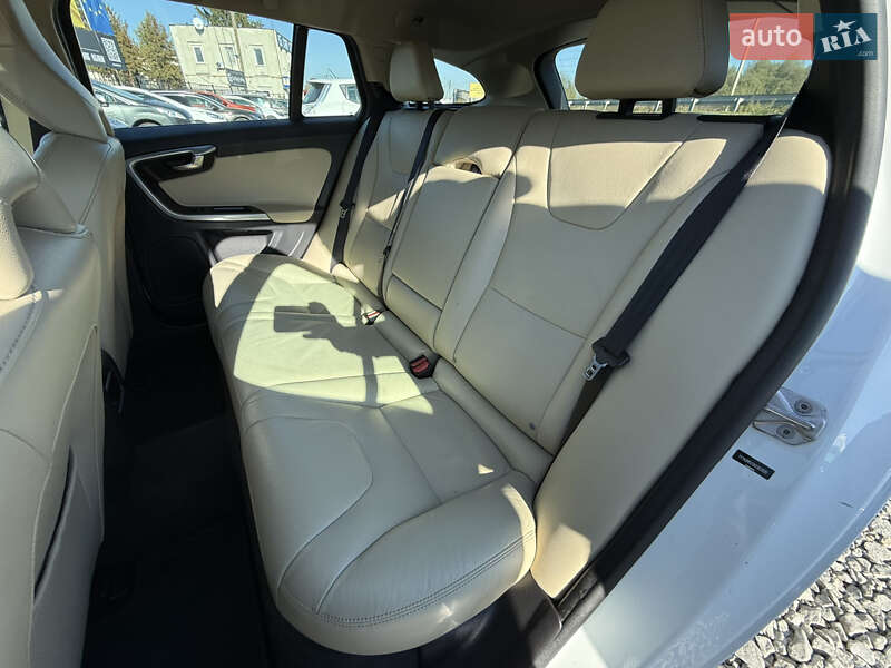 Универсал Volvo V60 2017 в Стрые фото 47 Универсал Volvo V60 2017 в Стрые