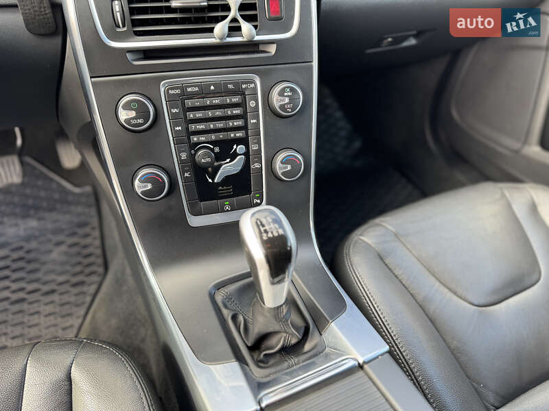 Универсал Volvo V60 2015 в Львове фото 16 Универсал Volvo V60 2015 в Львове