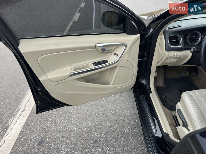 Универсал Volvo V60 2012 в Тернополе