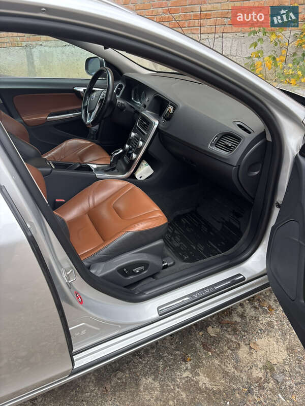 Універсал Volvo V60 2015 в Києві