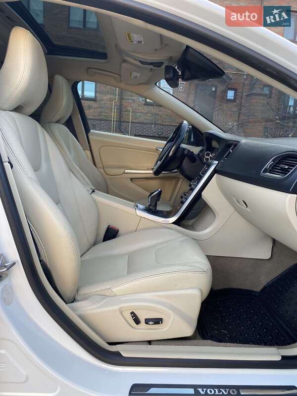 Універсал Volvo V60 2014 в Кропивницькому