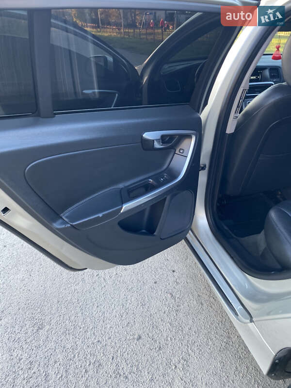 Универсал Volvo V60 2016 в Львове фото 29 Универсал Volvo V60 2016 в Львове