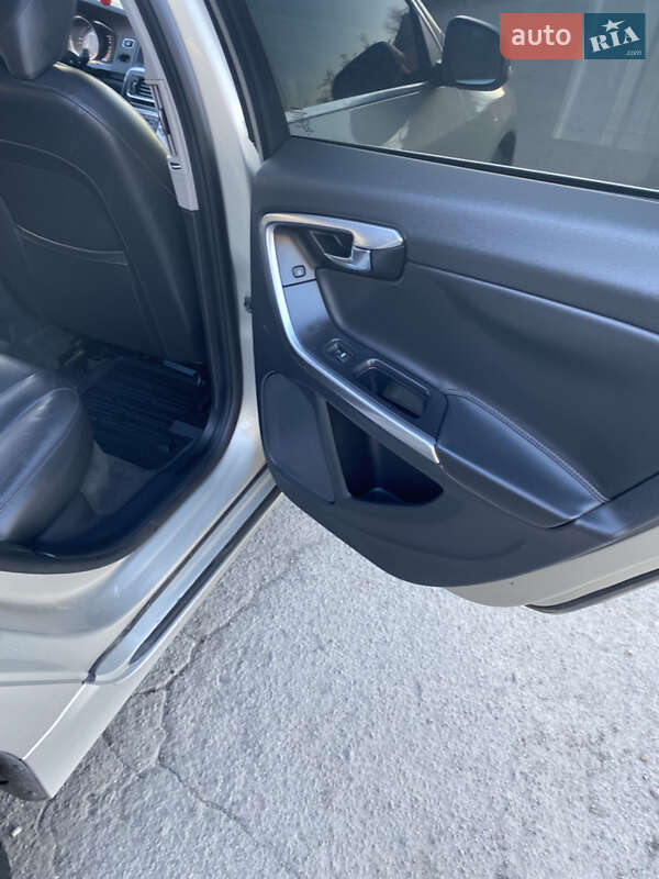 Универсал Volvo V60 2016 в Львове фото 34 Универсал Volvo V60 2016 в Львове