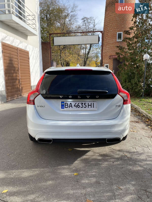 Універсал Volvo V60 2014 в Кропивницькому