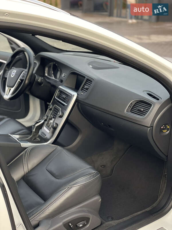 Універсал Volvo V60 2014 в Золочеві