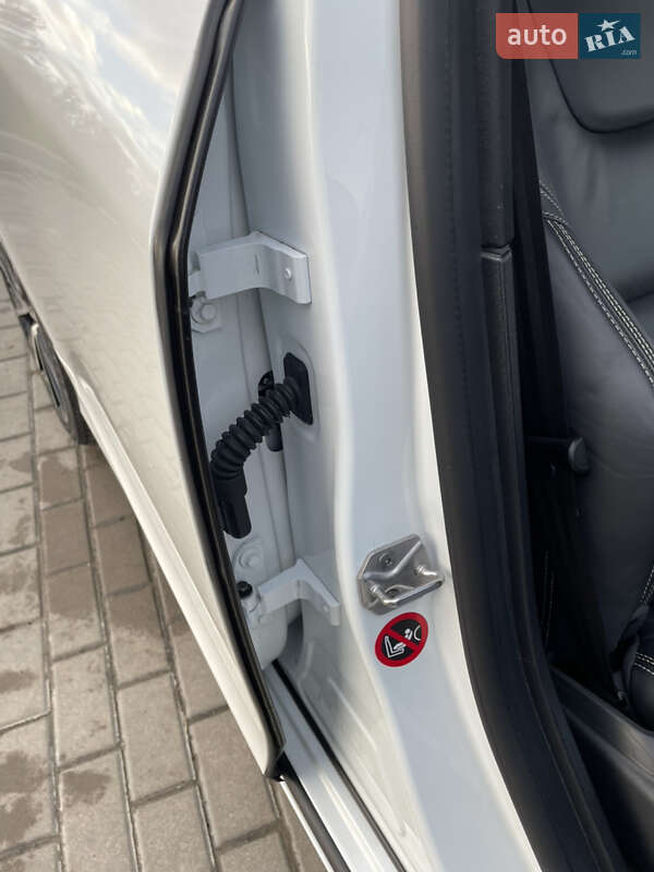 Універсал Volvo V60 2014 в Золочеві