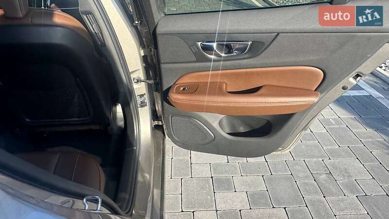 Универсал Volvo V60 2021 в Дубно