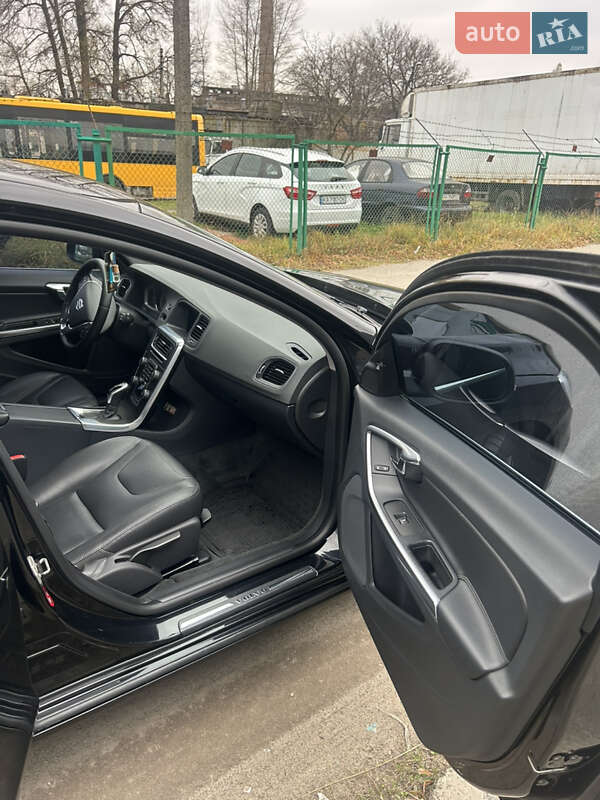 Универсал Volvo V60 2014 в Киеве фото 15 Универсал Volvo V60 2014 в Киеве