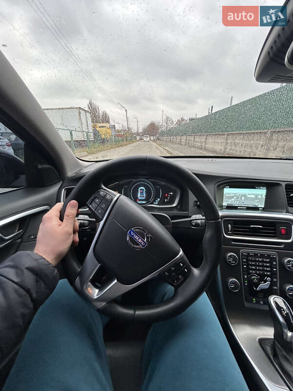 Универсал Volvo V60 2014 в Киеве фото 49 Универсал Volvo V60 2014 в Киеве