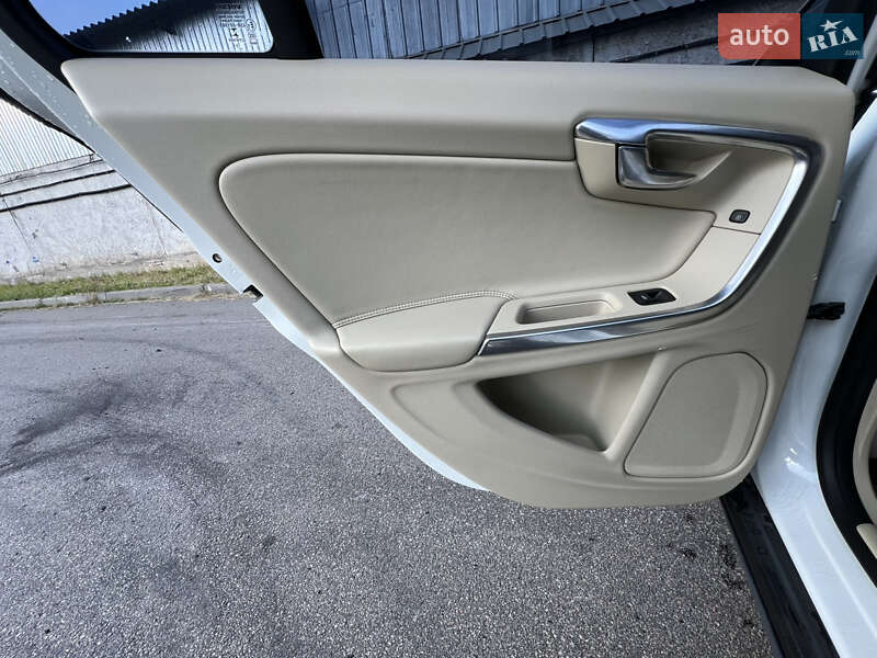 Универсал Volvo V60 2014 в Киеве