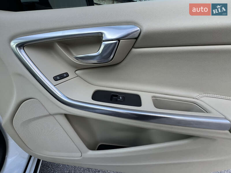 Универсал Volvo V60 2014 в Киеве