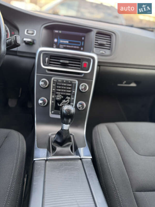 Универсал Volvo V60 2012 в Киеве фото 44 Универсал Volvo V60 2012 в Киеве
