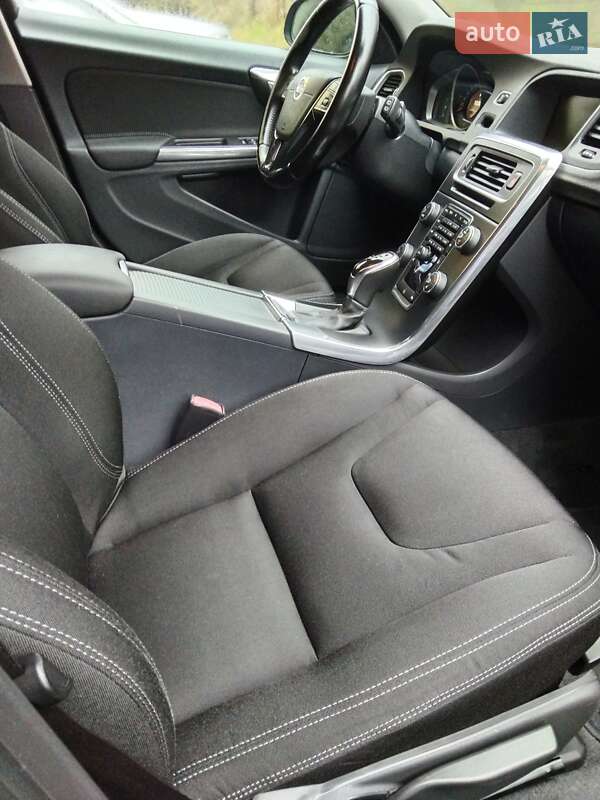 Универсал Volvo V60 2013 в Киеве фото 28 Универсал Volvo V60 2013 в Киеве