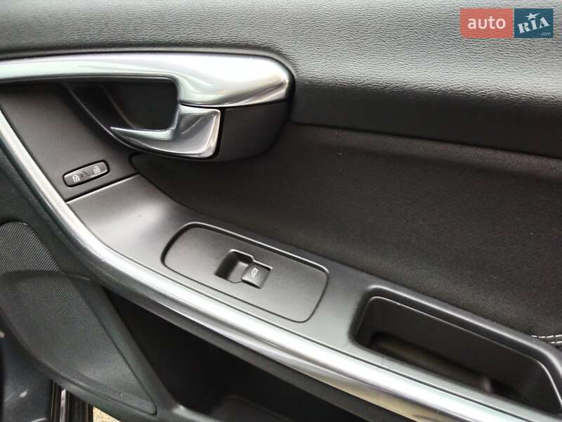 Универсал Volvo V60 2013 в Киеве фото 29 Универсал Volvo V60 2013 в Киеве