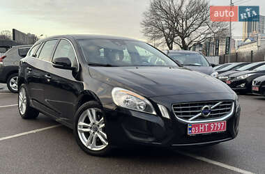 Универсал Volvo V60 2013 в Киеве