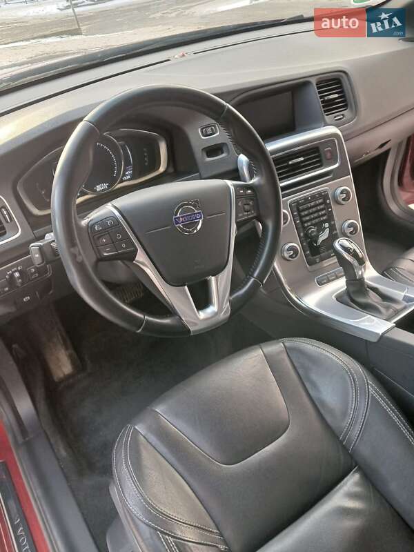 Универсал Volvo V60 2015 в Львове