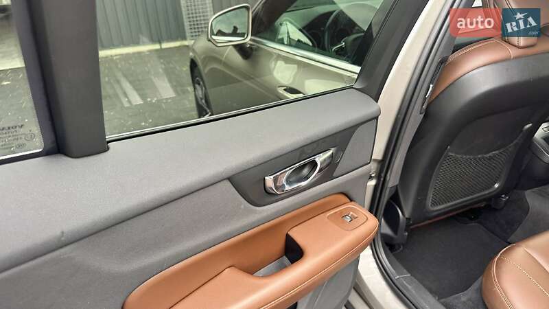 Универсал Volvo V60 2021 в Ровно