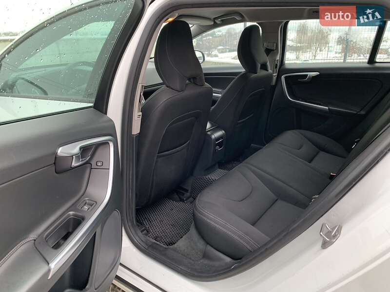Универсал Volvo V60 2016 в Киеве фото 17 Универсал Volvo V60 2016 в Киеве