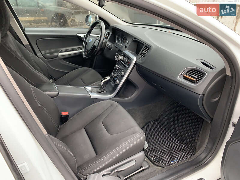 Универсал Volvo V60 2016 в Киеве фото 25 Универсал Volvo V60 2016 в Киеве