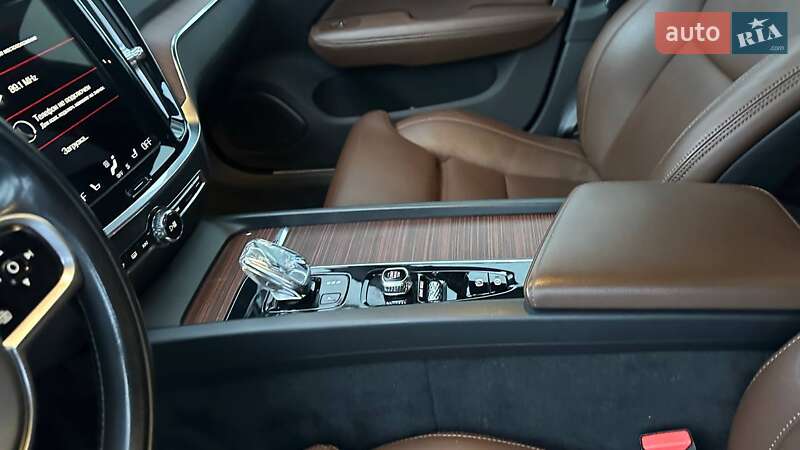 Универсал Volvo V60 2021 в Дубно