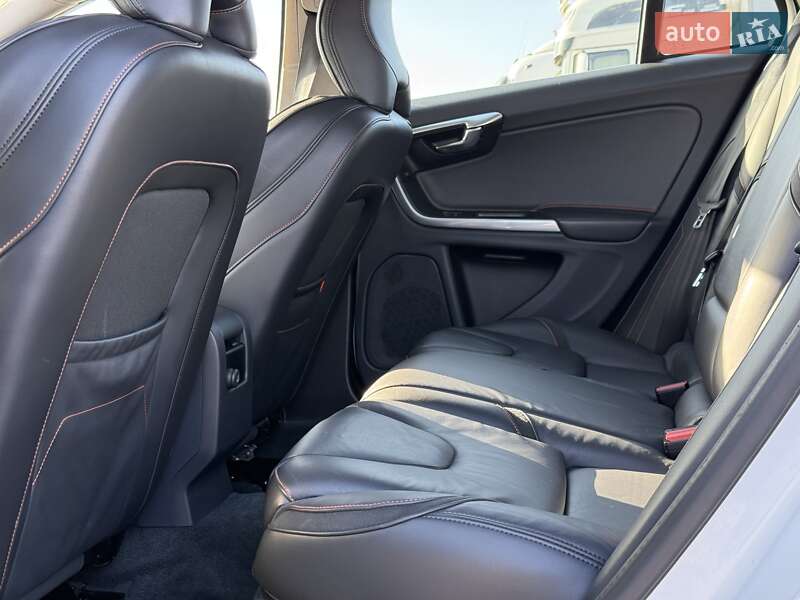 Универсал Volvo V60 2015 в Бродах фото 71 Универсал Volvo V60 2015 в Бродах