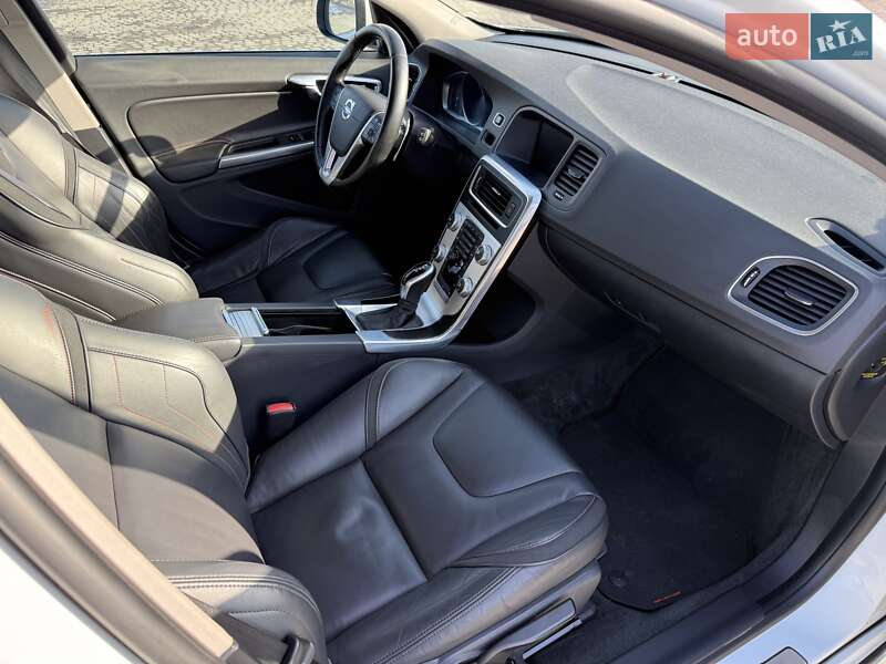 Универсал Volvo V60 2015 в Бродах фото 89 Универсал Volvo V60 2015 в Бродах