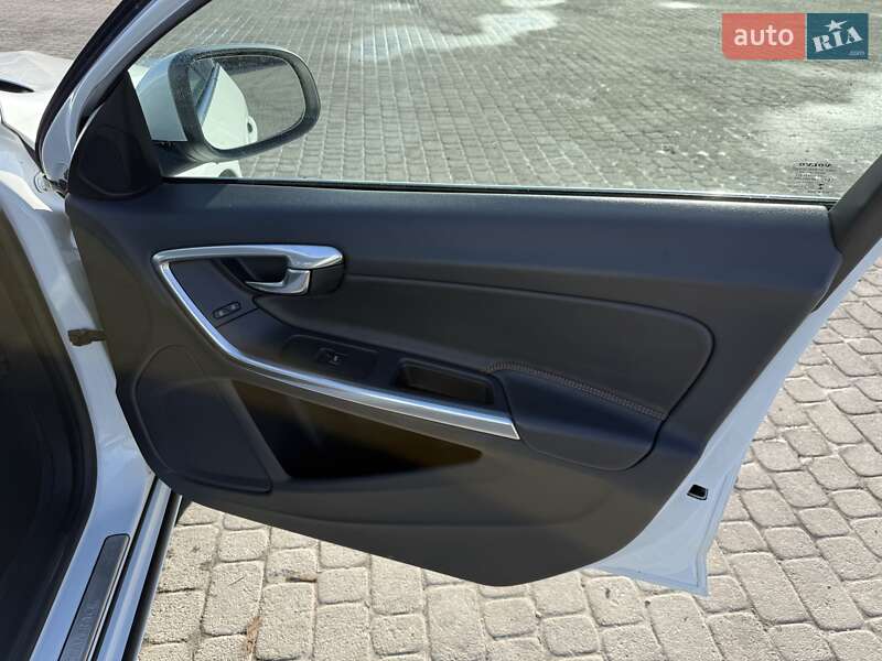 Универсал Volvo V60 2015 в Бродах фото 95 Универсал Volvo V60 2015 в Бродах