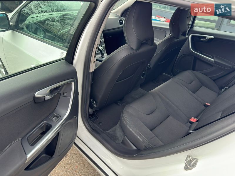 Универсал Volvo V60 2013 в Киеве фото 37 Универсал Volvo V60 2013 в Киеве