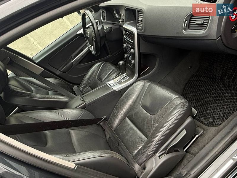 Універсал Volvo V60 2012 в Вараші