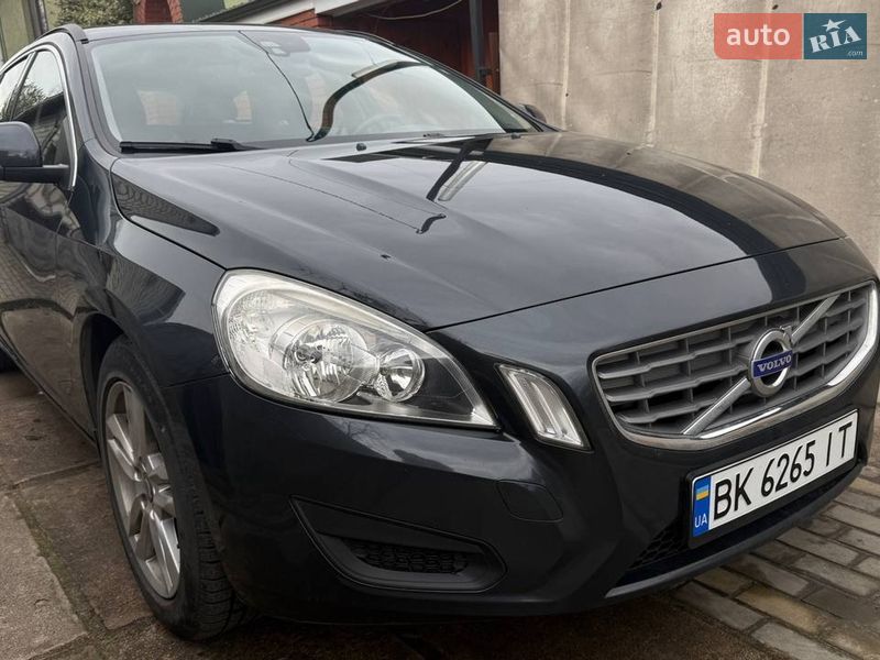 Універсал Volvo V60 2012 в Вараші