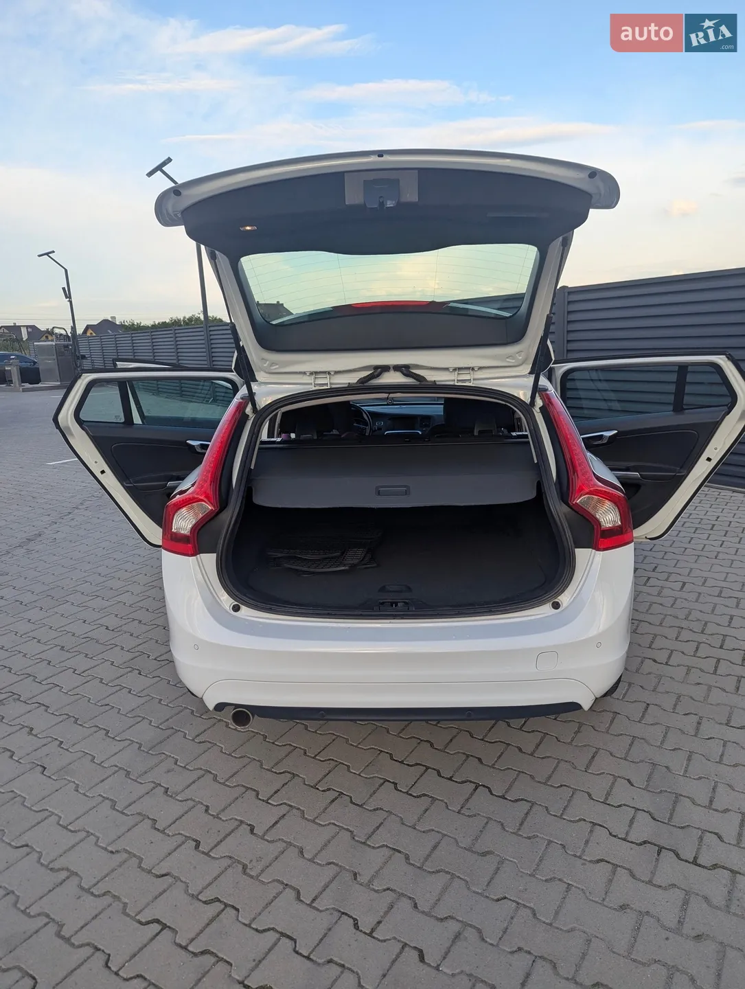 2016 Volvo V60 - мініатюра 14