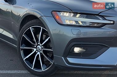 Универсал Volvo V60 2019 в Ровно