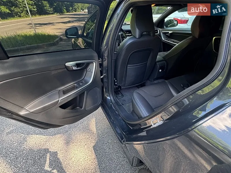 Volvo V60 2015 VIN YV1FW73CDF1259966 фото оголошення 3 з 48