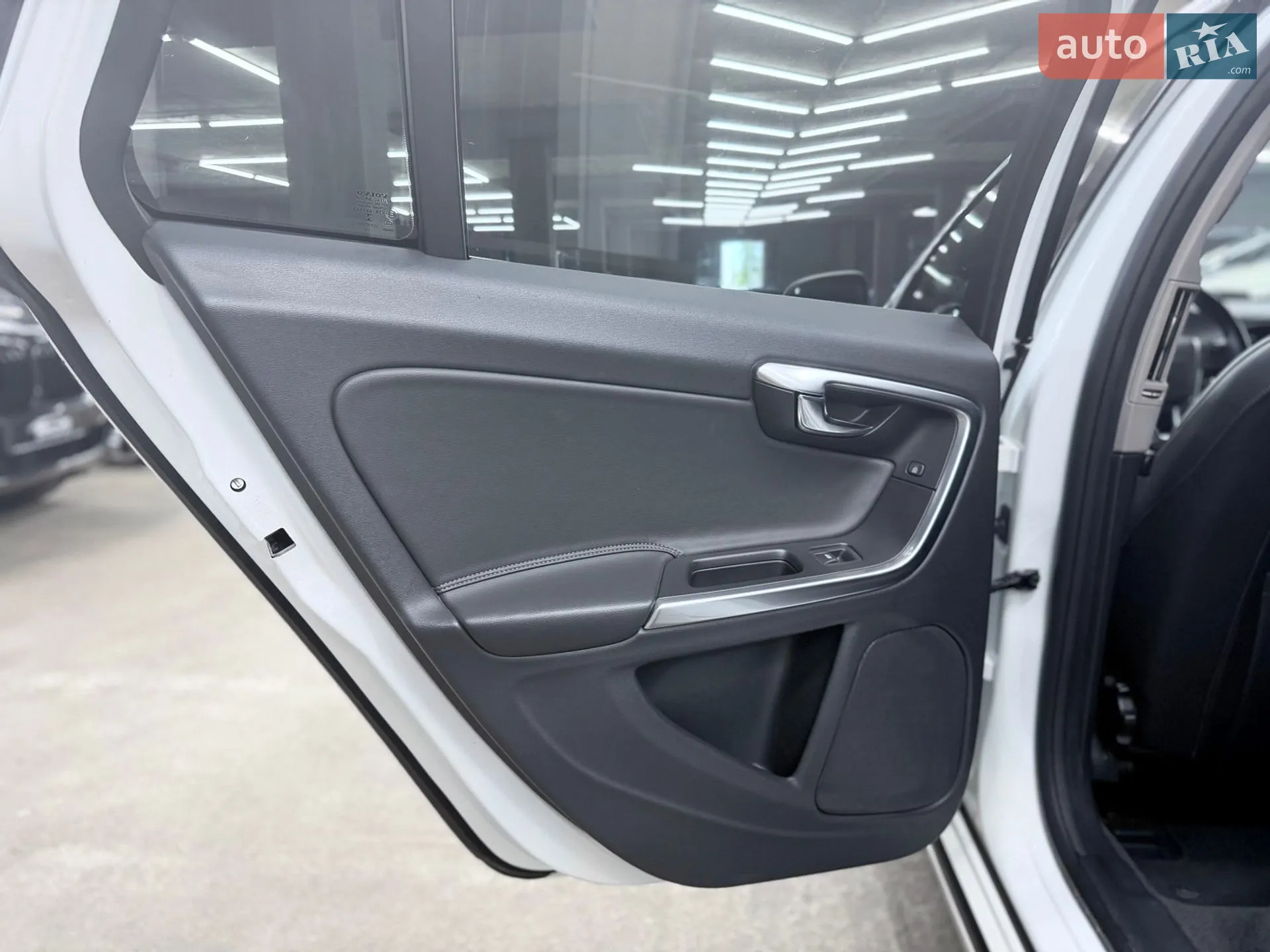 2016 Volvo V60 - мініатюра 11