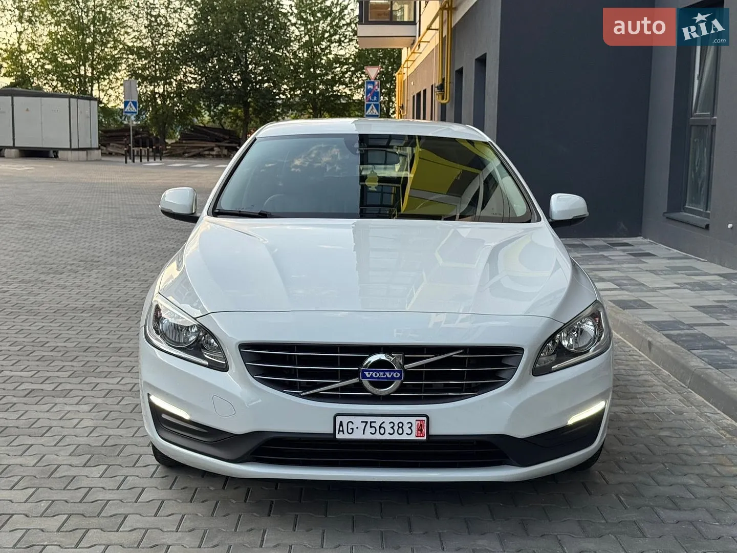 2015 Volvo V60 - мініатюра 16