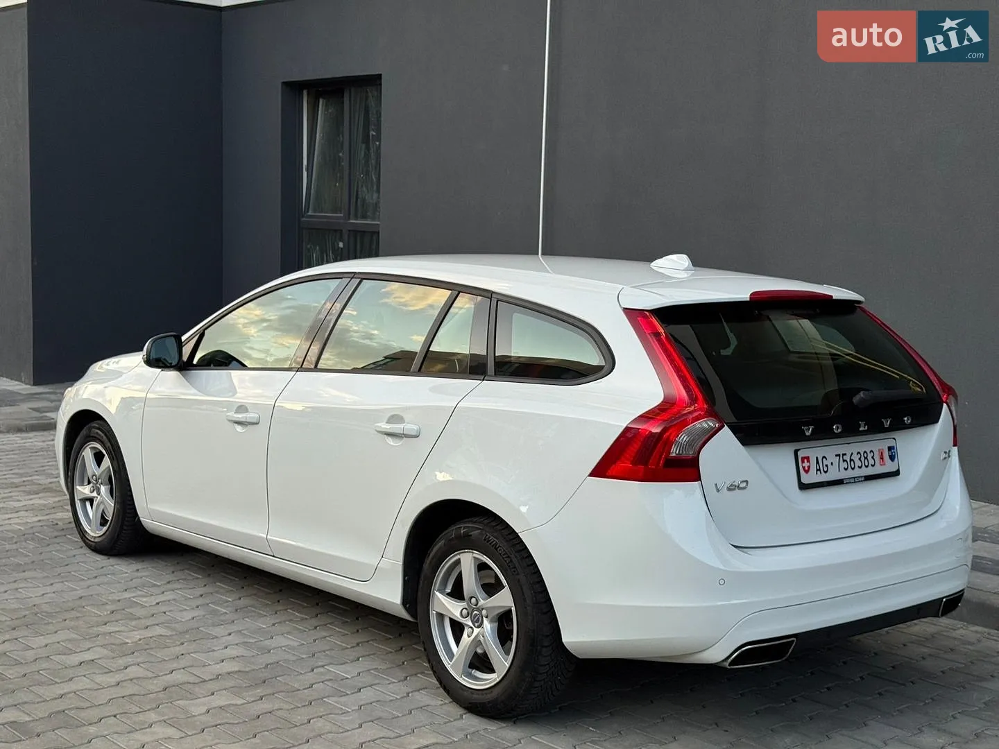 2015 Volvo V60 - мініатюра 11