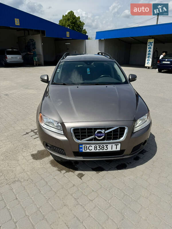 Универсал Volvo V70 2010 в Гусятине