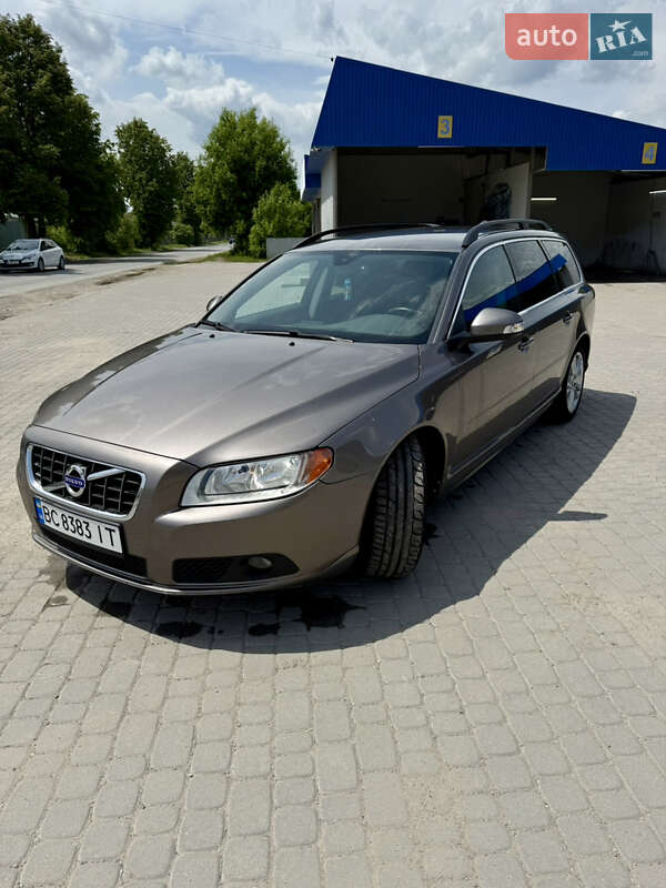 Универсал Volvo V70 2010 в Гусятине