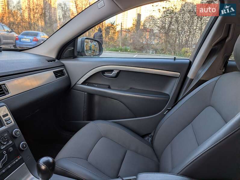 Универсал Volvo V70 2010 в Киеве
