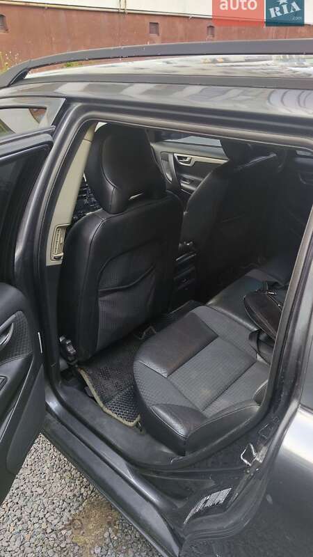 Универсал Volvo V70 2004 в Костополе