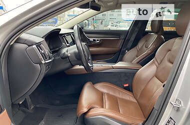 Универсал Volvo V90 Cross Country 2019 в 
